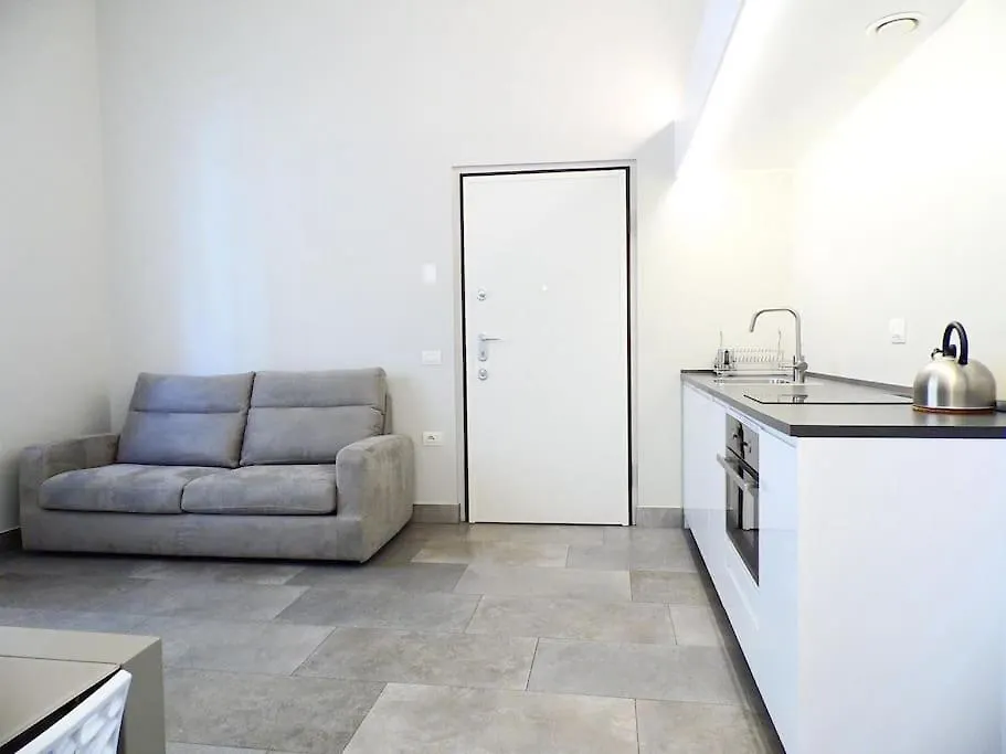 Isola Apartment Pastrengo Milan Italy